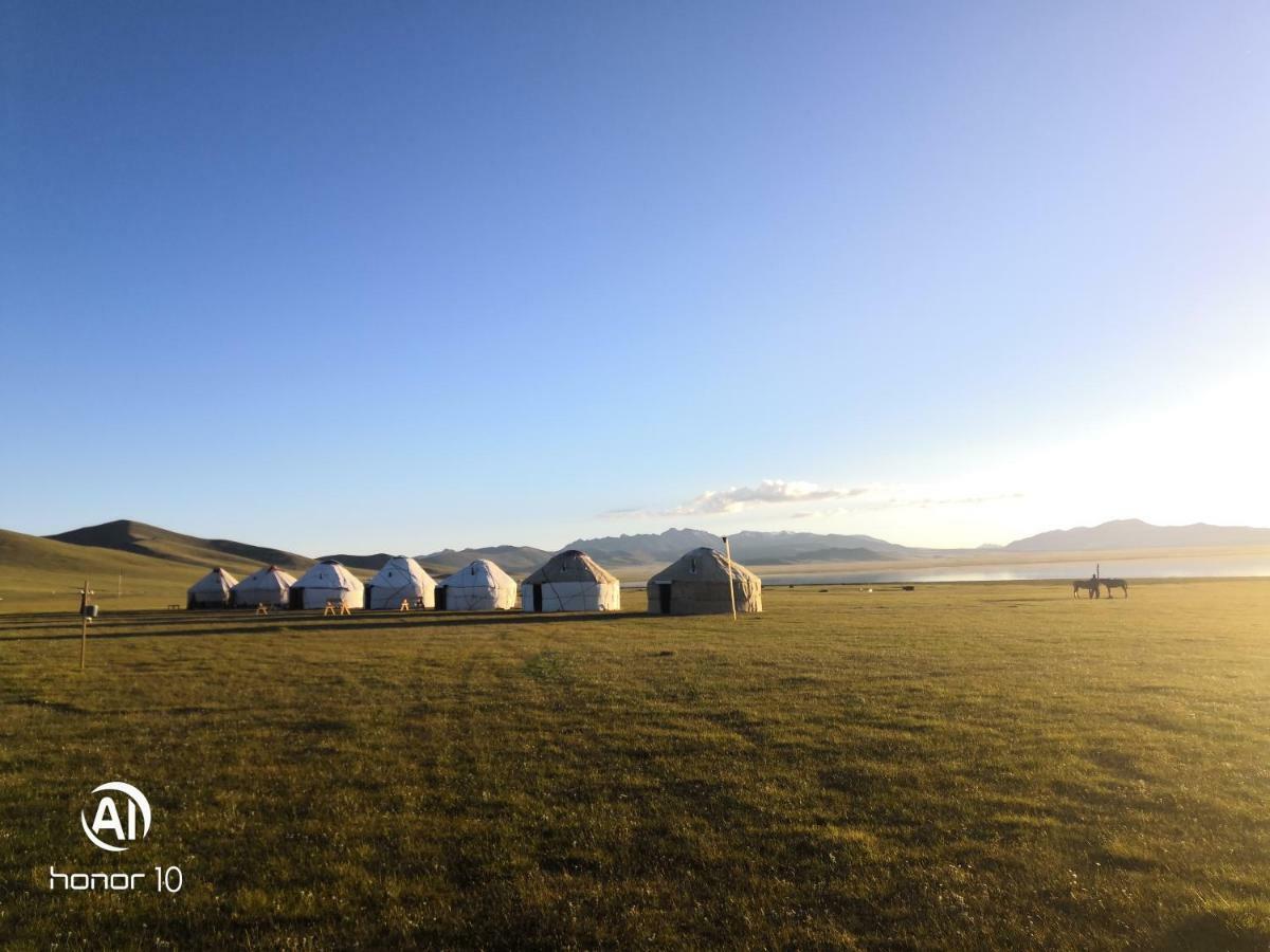 Yurt Camp Ali-Nur At Lake Song-Kol Юрточный Лагерь Али-Нур Озеро Сон-Куль Сон-Куль Кыргызстан Нарын Kyrgyzstan Naryn Exterior photo