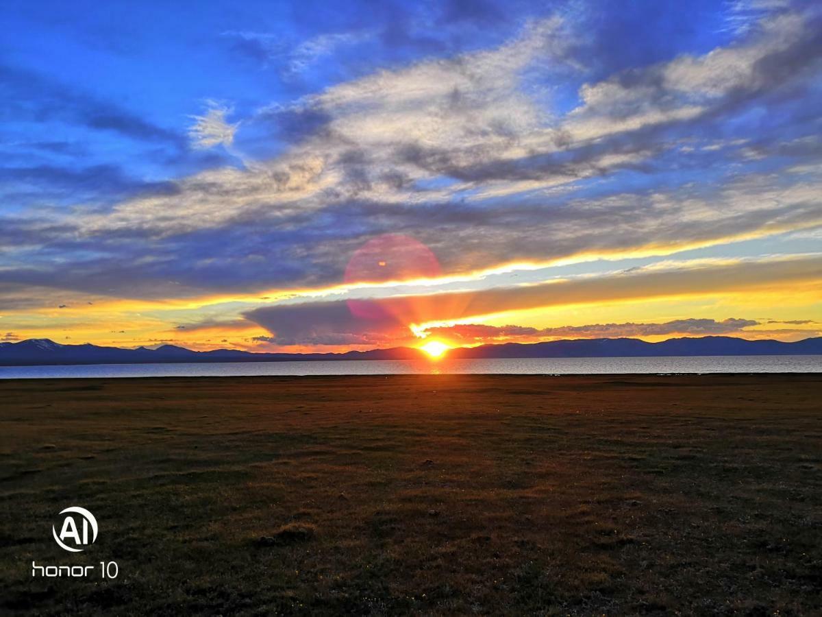 Yurt Camp Ali-Nur At Lake Song-Kol Юрточный Лагерь Али-Нур Озеро Сон-Куль Сон-Куль Кыргызстан Нарын Kyrgyzstan Naryn Exterior photo