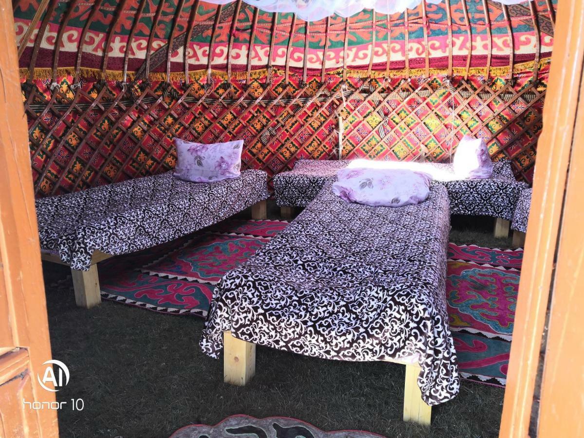 Yurt Camp Ali-Nur At Lake Song-Kol Юрточный Лагерь Али-Нур Озеро Сон-Куль Сон-Куль Кыргызстан Нарын Kyrgyzstan Naryn Exterior photo
